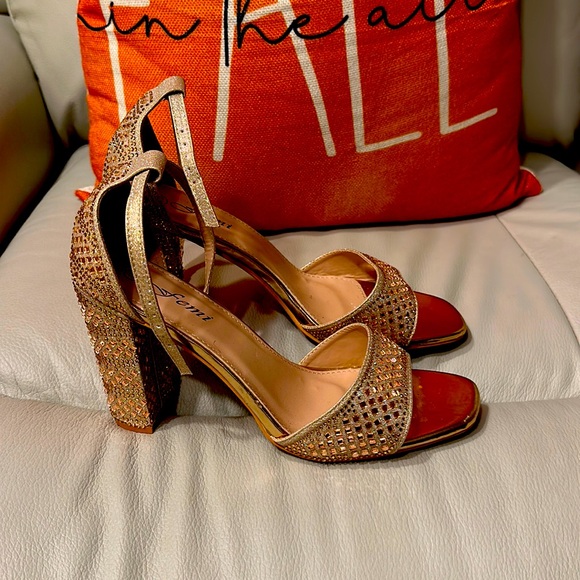 Shoes - Rose gold women's open toes heels sandals